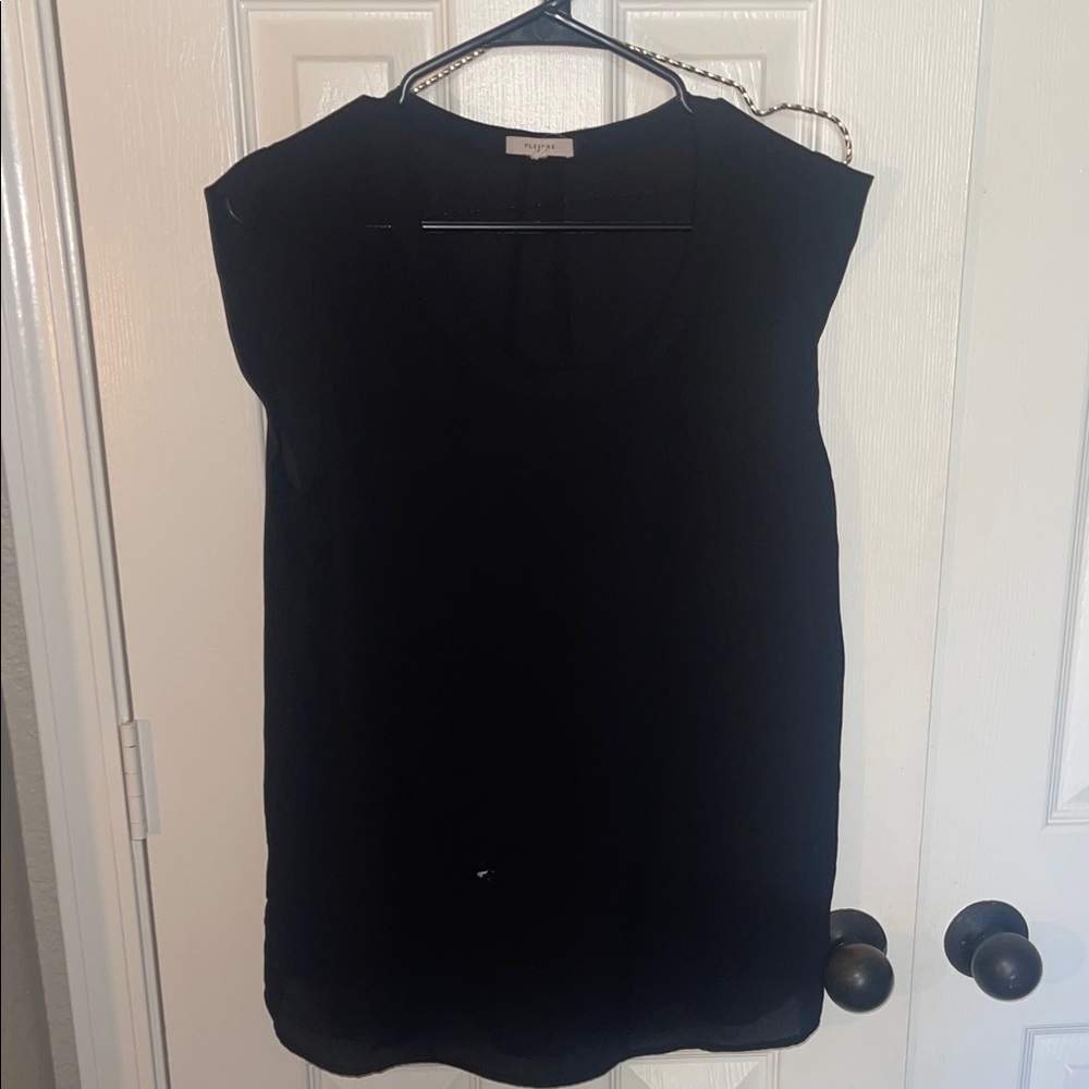 Pleione Elegant Black Sleeveless Blouse